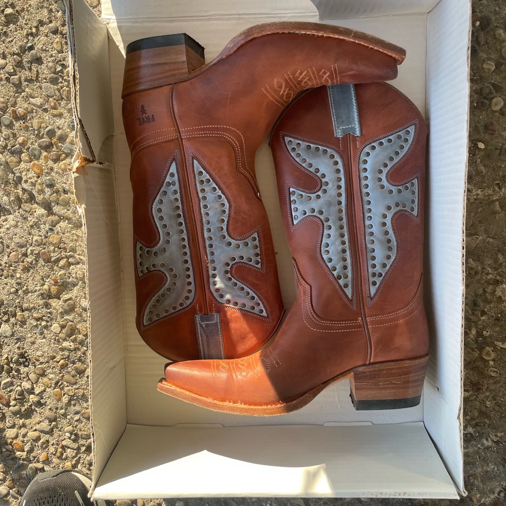 Fry boots Daisy